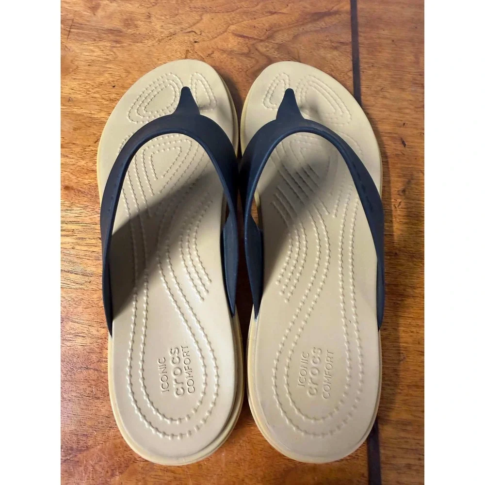 Crocs Women 9 Black Serena Flip Flop Sandal T-Strap Iconic Comfort 205468-060